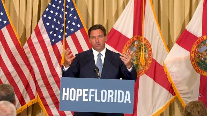 Ron DeSantis crítica a Kamala Harris en X