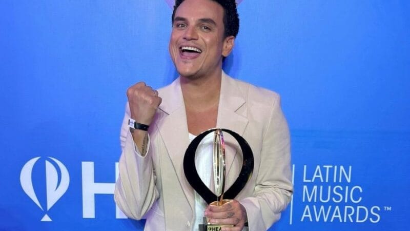 Un Tributo Adecuado en los Premios de la Música Latina HEAT 2024