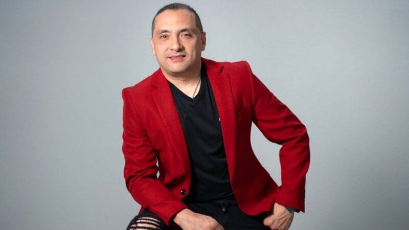 Yimy Jackson lanza nuevo cover: “Pásame la botella” con una fusión de géneros para sus seguidores
