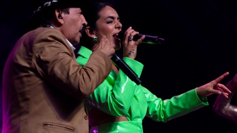 Antonio Ríos estrena “Todos Me Critican” junto a Ángela Leiva: Un himno de cumbia argentina para celebrar los 35 años de carrera musical