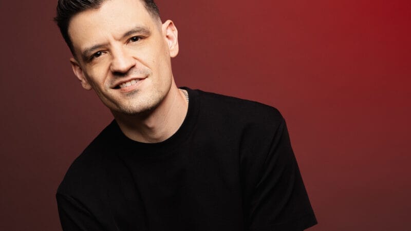 Luis Barrera Jr. arrasa en los Latin Grammy: ¡Tres premios y una noche inolvidable!