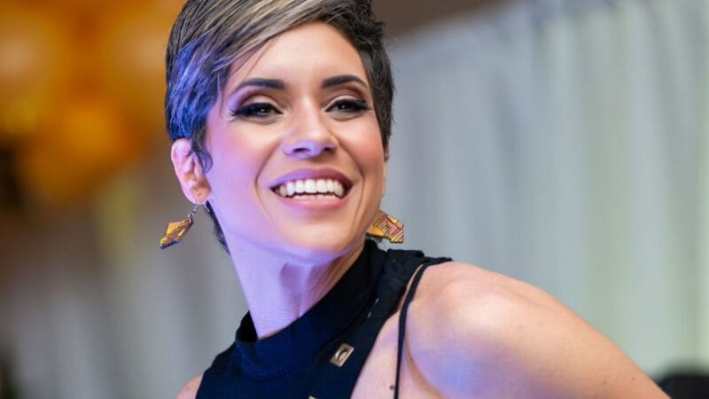 Izis “La Enfermera de la Salsa” lanza su nuevo sencillo “Summertime” junto a Edwin Clemente