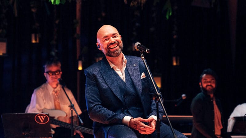 Santiago Cruz revive la magia de ‘Cruce de Caminos’ con ‘6:00 a.m. (Versión 2025)’