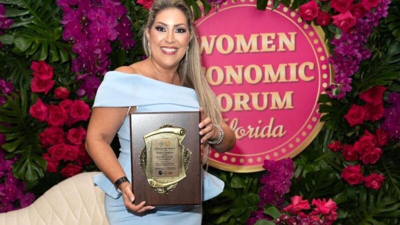 Xiomara Castellanos recibió el premio “Mujer Líder Excepcional de la Excelencia” por su aporte al empoderamiento de la mujer