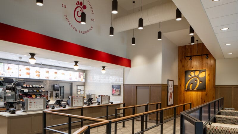 Chick-fil-A lanza una nueva edición de Code Moo con juegos, premios y productos temáticos para toda la familia