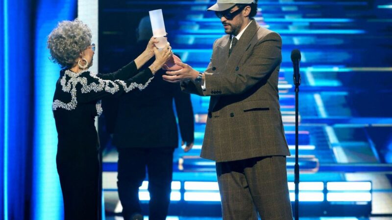 Bad Bunny arrasa con los Premios Billboard Latinos 2025 y se consagra como Artista del Siglo 21