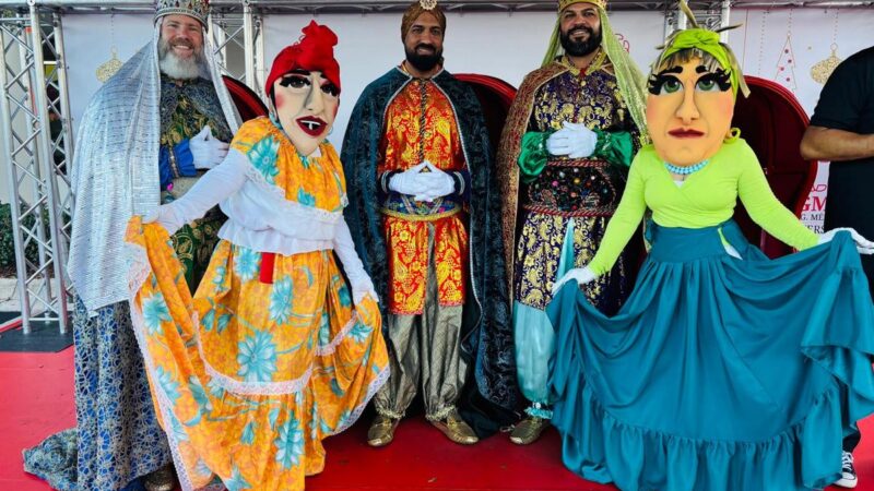 Los Reyes Magos de Juana Díaz llena de alegría a cientos de niños en Ana G. Méndez University Metro Orlando Campus