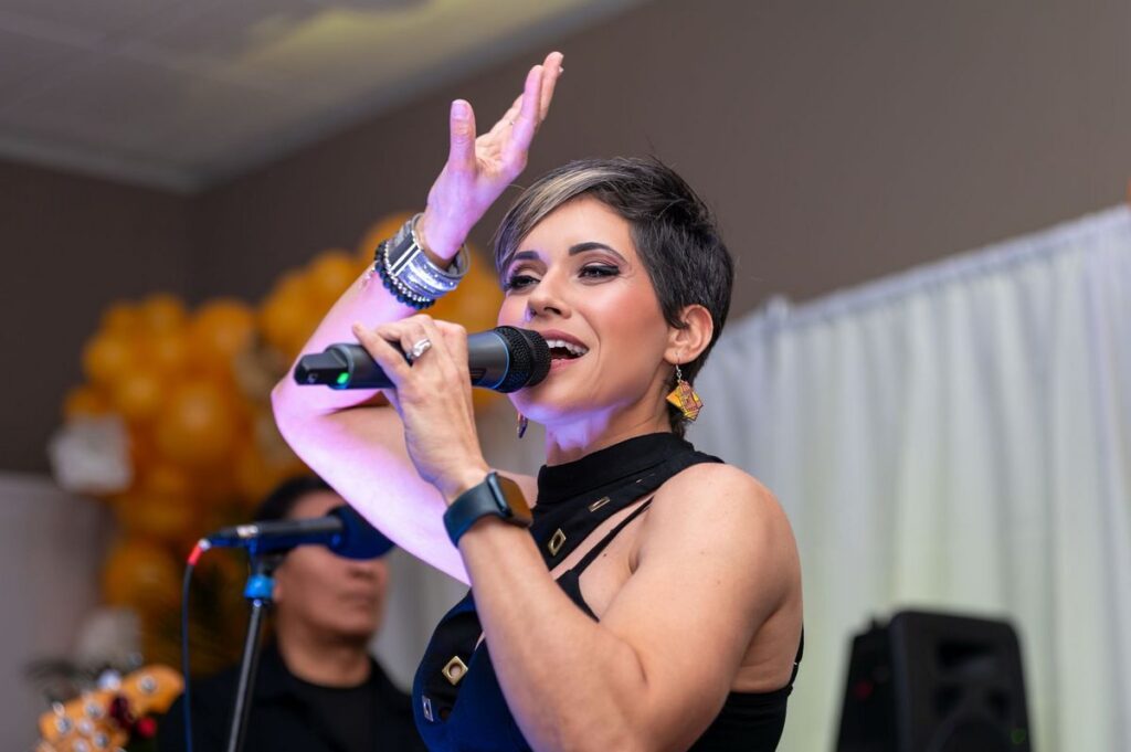 Izis "La Enfermera de la Salsa"