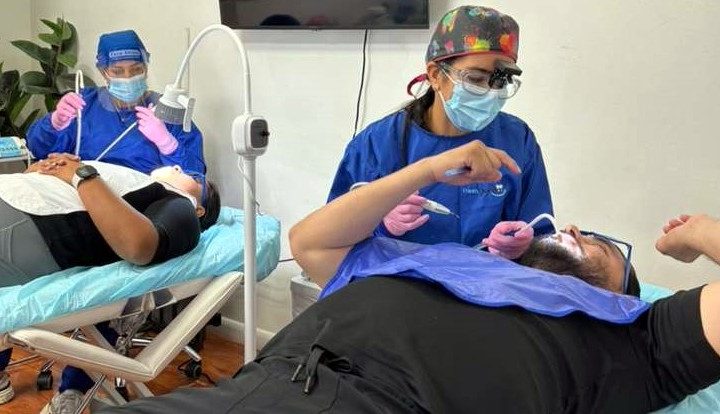 Más que una sonrisa: una alianza lleva atención dental gratuita a la comunidad de El Doral